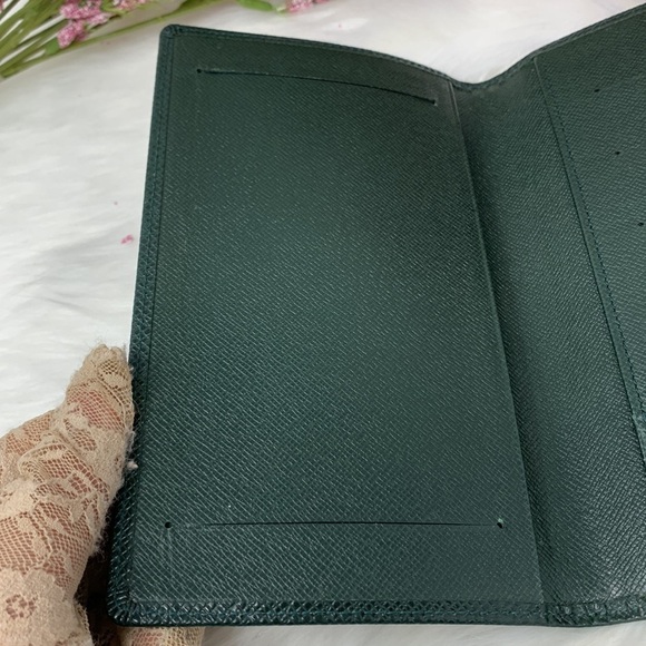 Louis Vuitton Green Taiga Leather Checkbook Wallet Datecode:V10967 - Picture 6 of 13